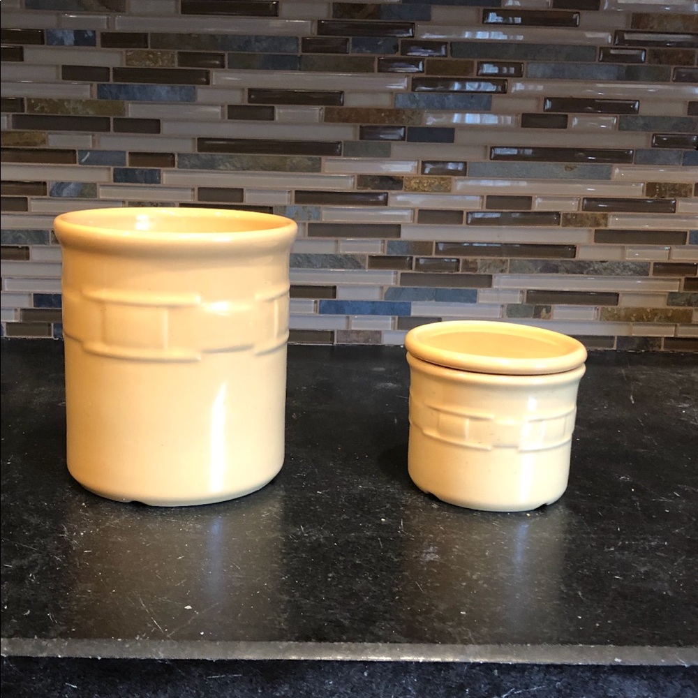 Small yellow longaberger crock w/lid, medium crock